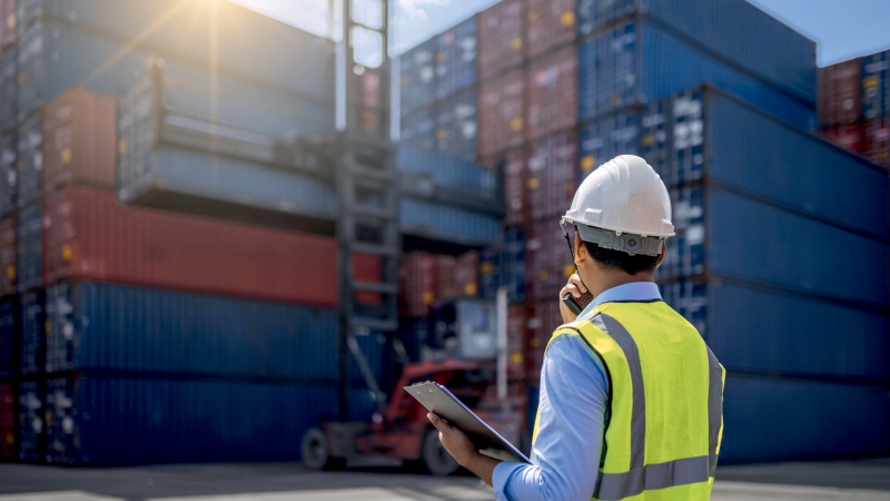 Foreman control loading Containers box